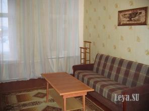 Уютная большая комната (18 м2) посуточно в центре Санкт-Петербурга метро Василеостровская