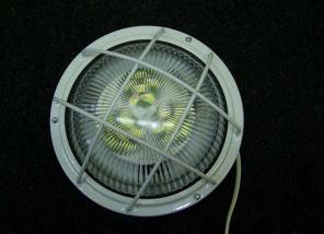  LED