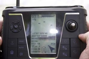 Катер для завоза прикормки и снастей с эхолотом и GPS