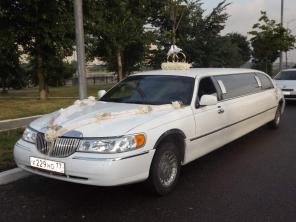Прокат лимузина Lincoln Town Car с водителем