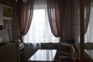 Трехкомнатная квартира улучшенной планировки с застекленным балконом в центре г. Данков Липецкой области