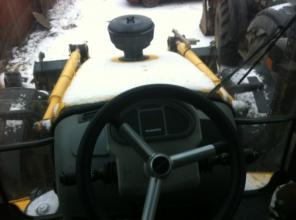 - komatsu WB97S.