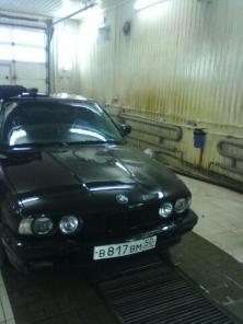 Продается BMW 535 черного цвета 1990 г. выпуска