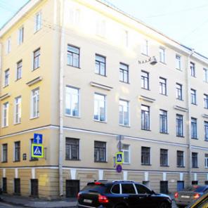Комната 12м в четырехкомнатной квартире в переулке Пирогова (Адмиралтейский, МО-3) продается