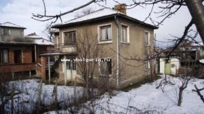 Кирпичный дом в селе Орешник в Болгарии