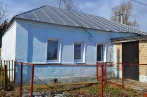 Добротный кирпичный дом с участком 70 соток в Данковском районе Липецкой областит