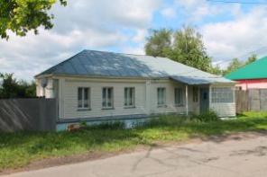 Добротный рубленый дом с участком 12 соток в центре г. Данков Липецкой области