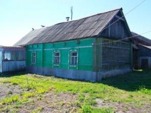 Уютный рубленый дом с новым навесом для автомобиля в Усманском районе Липецкой области