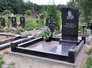 Гранитные памятники под ключ