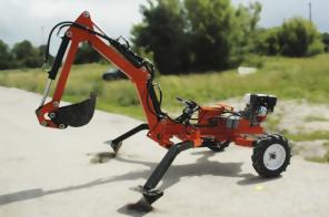 Мини-экскаватор прицепного типа Mini Digger-2500