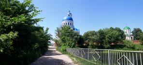 И до реки, и до леса – рукой подать…