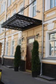 Сдается помещение под офис в особняке 19 века в центре Москвы, ул. Садовническая, дом 16, стр.1.
