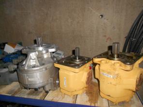  KOMATSU 705-14-42040 (R SAR 125 4) KOMATSU R PAR090-103S (07439-67103)