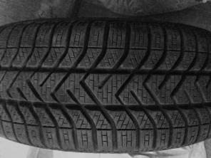 Продаю 4 комплекта зимние шины 185/60/R15 диск-Т48