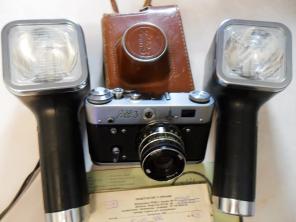 Фотоаппарат ФЭД-3 с символикой Олимпиады 80 с фотовспышками по цене 2500 руб.
