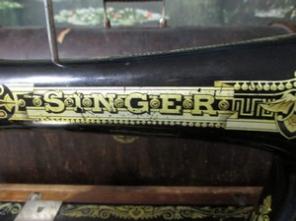 Продам антиквариатные швейные машинки singer 2 шт.