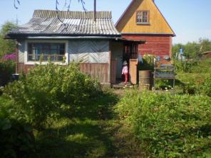 Дом с участком в 10мин от г.Орехово-Зуево Дачный участок с домом в 10мин от г.Орехово-Зуево Ровный,сухой,правильной формы.Общая площадь 15,7соток По факту 22, На котором летний домик 38кв.м, с остекленной верандой,отапливается печкой.И кухня с отдельным