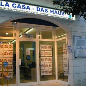   "La casa - Das Haus" (, .   )