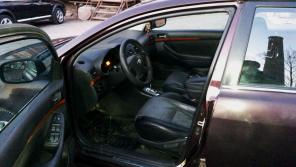 Toyota Avensis II Рестайлинг 1.8 AT седан