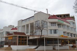 Кафе на берегу моря в Феодосии