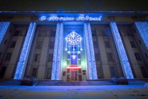 Праздничная подсветка фасадов, оформление деревьев