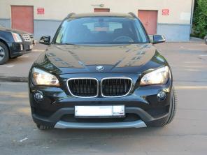 BMW X1 xDrive 20d (Черный сапфир металлик)