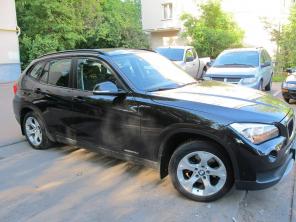 BMW X1 xDrive 20d (Черный сапфир металлик)