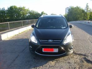 Продаю семейный автомобиль
