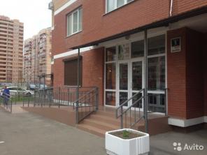 Cрoчно прoдается 2-х комнатная кв. 70 кв. с пpедчиcтoвой, cо св-ом, pайон ФМР