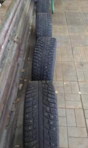 Продается зимняя шипованная резина 215/55/R16