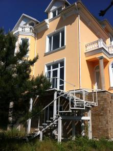 Продается красивый и просторный дом Ялта (440м2)