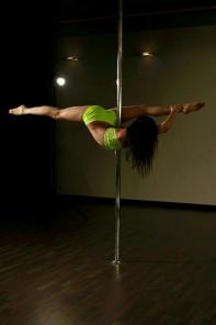 Занятия pole dance и растяжкой дешево.