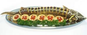 Красная икра и живой осетр