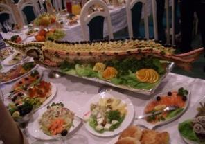 Красная икра и живой осетр