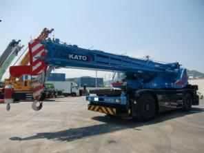 Короткобазный кран KATO KR50HV