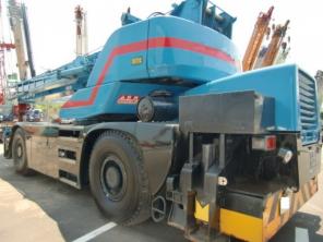 Короткобазный кран KATO KR50HV