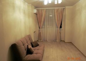 Сдаю 2 к.кв. Центр ул. Пушкинская 5/10кирп. 63м. ремонт, вся мебель, бытовая техника цена 30т.р. т. 8989-715-25-95