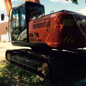 Сдаем в аренду экскаватор HITACHI
