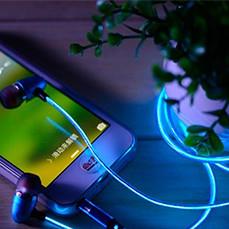 Необычные, яркие, стильные наушники Glow.