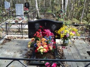 Памятники надгробные .