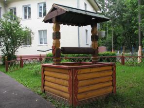 Колодцы и крышки для колодцев из дерева