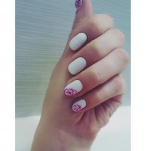 Начинающий специалист маникюра с покрытием гель-лаком (shellac)