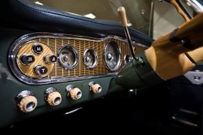 Продажа ретро ГАЗ 13 Чайка 1965