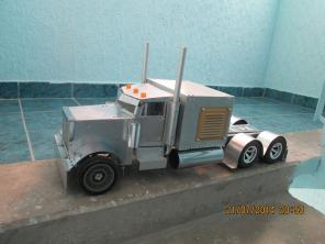 Модель грузовика Peterbilt 379 на радиоуправлении