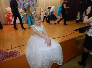 Шикарное золотистое платье.