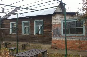 Продаю дом в г. Волгограде, в Краснооктябрьском р-не по ул. Краснокамская, д. 21.