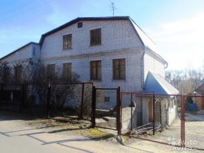 В тихом центре г.Брянска продается кирпичный дом-особняк. Документы готовы.