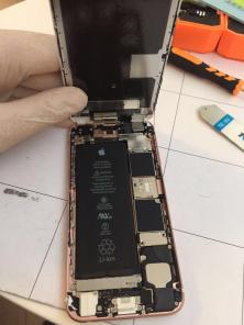 Выездной сервисный инженер по ремонту Apple iPhone