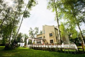 Гостиница с земельным участком в 1. 49 га