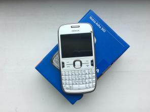 Продам Nokia Asha 302 (белый корпус, идеал.сост.)